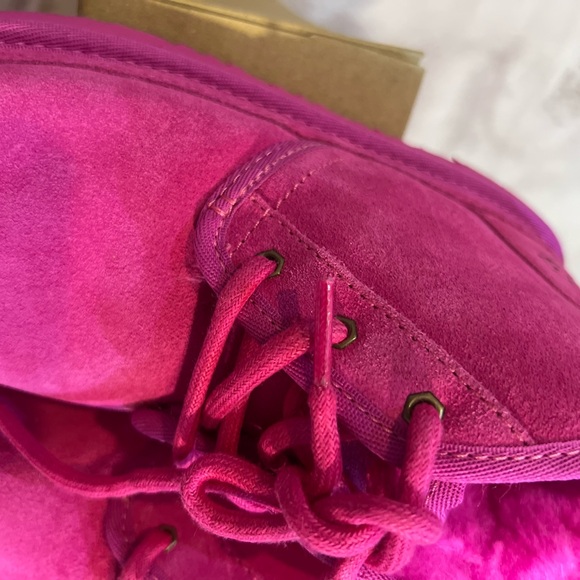 Girls pink UGG. Size 3, gently used. Worn once. Like new. - Picture 5 of 7